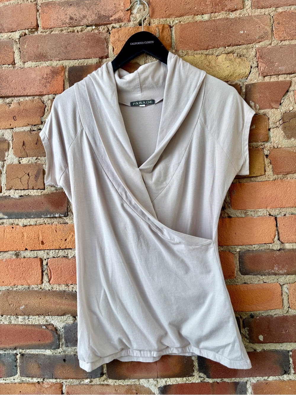 Women’s Soft Beige/Grey Parade Wrap Short Sleeve Top. Size Small